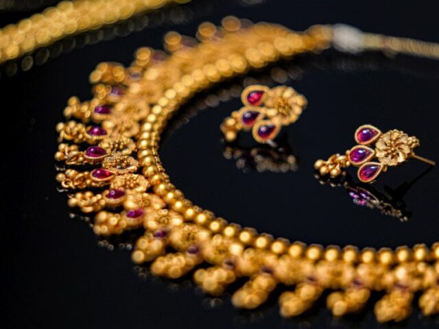 Necklaces & Pendants