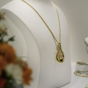Aurora sapphire pendant